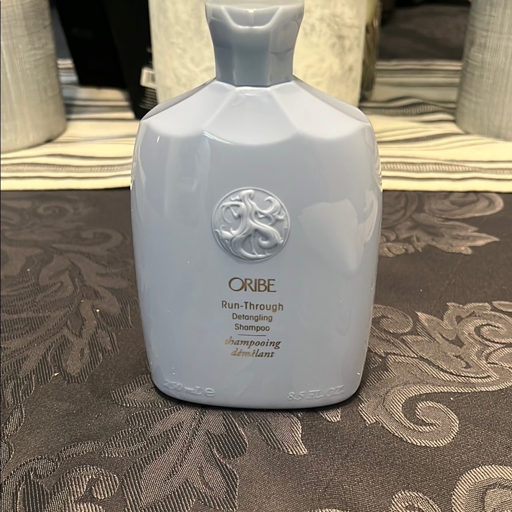 Oribe Run-Through Detangling Shampoo - Picture 2 of 4
